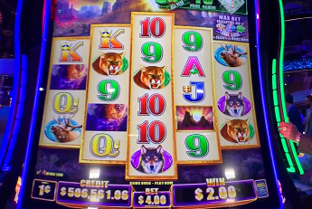 Buffalo Diamond slot reels on the Aristocrat cabinet