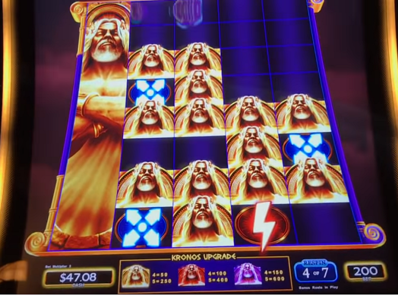 Kronos Unleashed lightning respins on the reels - WMS slot